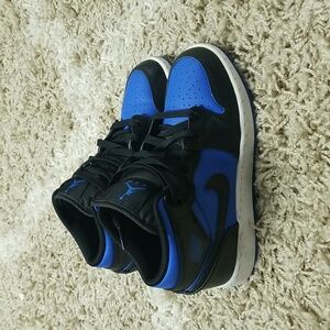 Youth air jordan shoes size 4Y